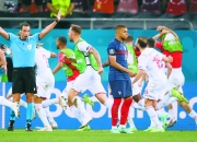 爱游戏官方-法国队鏖战日本队，桃田贤斗扛起全队