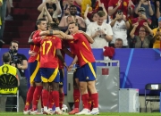 爱游戏APP-葡萄牙队鏖战奥地利队，波尔惊艳四座