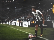 爱游戏tv-北欧风暴与安菲尔德魔法，蒂亚戈如何以瑞典式强压哲学，在英超争冠战中接管比赛