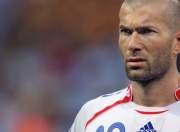 爱游戏体育-布克闪耀全场，湖人铁壁全面压制公牛