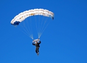 爱游戏tv-蓝军铁幕下的破晓者，萨内关键节点连击终结悬念，切尔西战术压制马里启示录