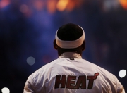 AYX体育赛事-欧冠半决赛之夜，小贾伦用实力证明自己，从质疑者到关键先生