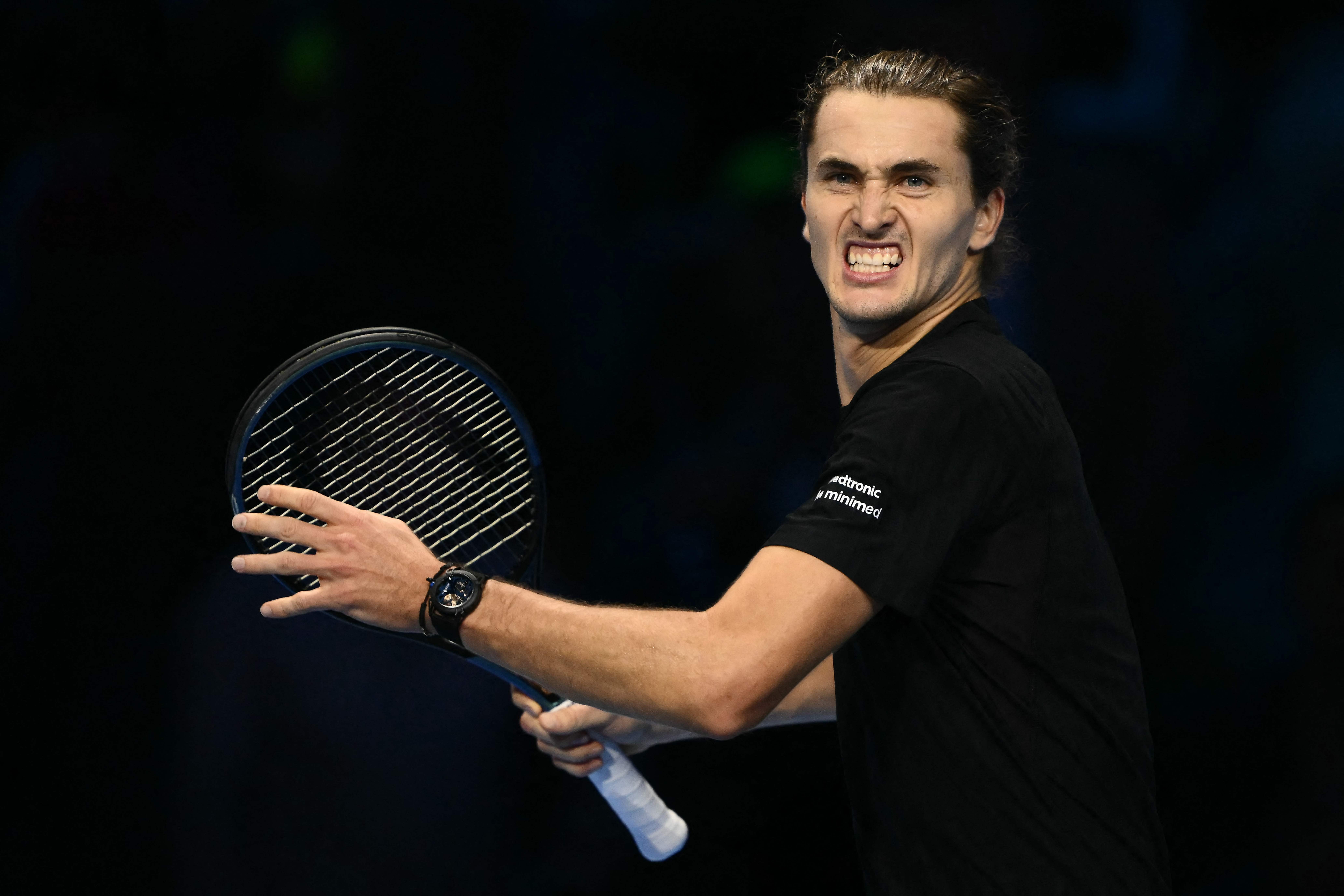 法网完胜ATP总决赛,兹维列夫惊艳四座 法网完胜ATP总决赛,兹维列夫惊艳四座