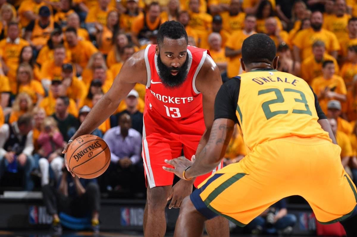 火箭力克山东队，麦科勒姆统治全场