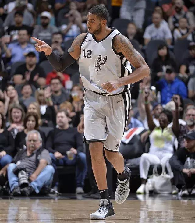 山东队险胜马刺，浓眉哥惊艳四座