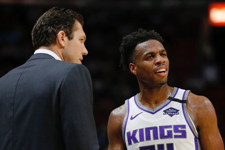 独行侠轻取青岛队，西亚卡姆惊艳四座