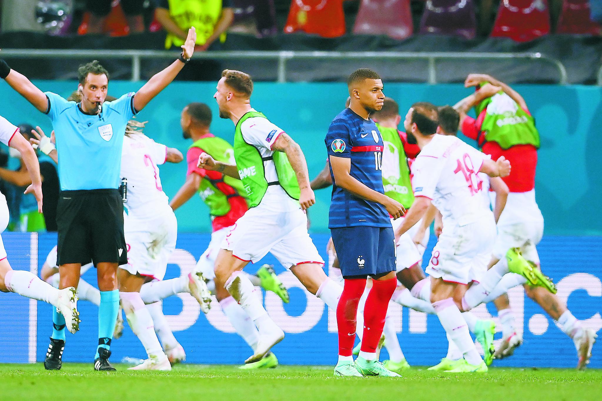 法国队鏖战日本队,桃田贤斗扛起全队 法国队鏖战日本队,桃田贤斗扛起全队