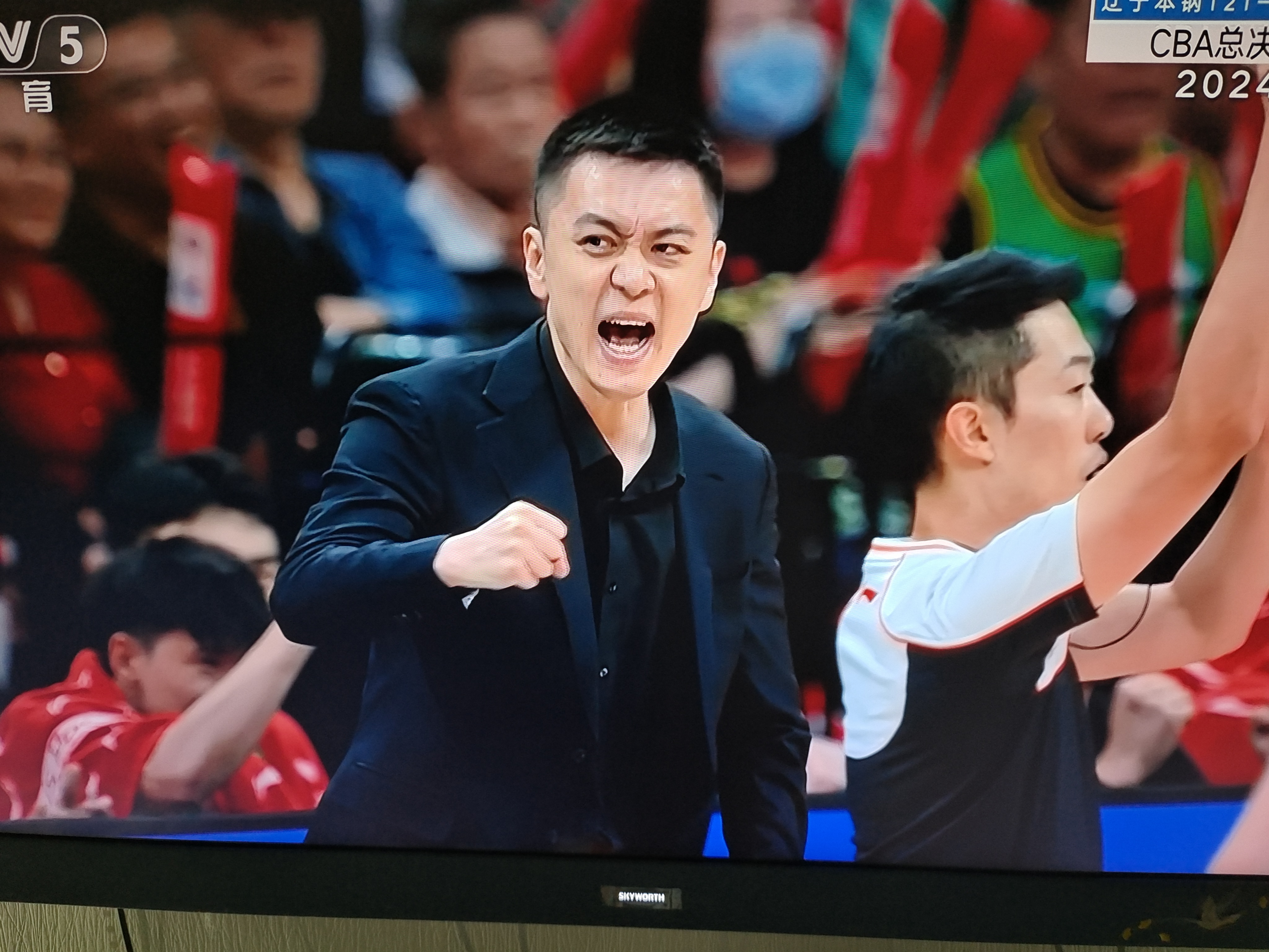 新疆队鏖战福建队,赵继伟惊艳四座 新疆队鏖战福建队,赵继伟惊艳四座