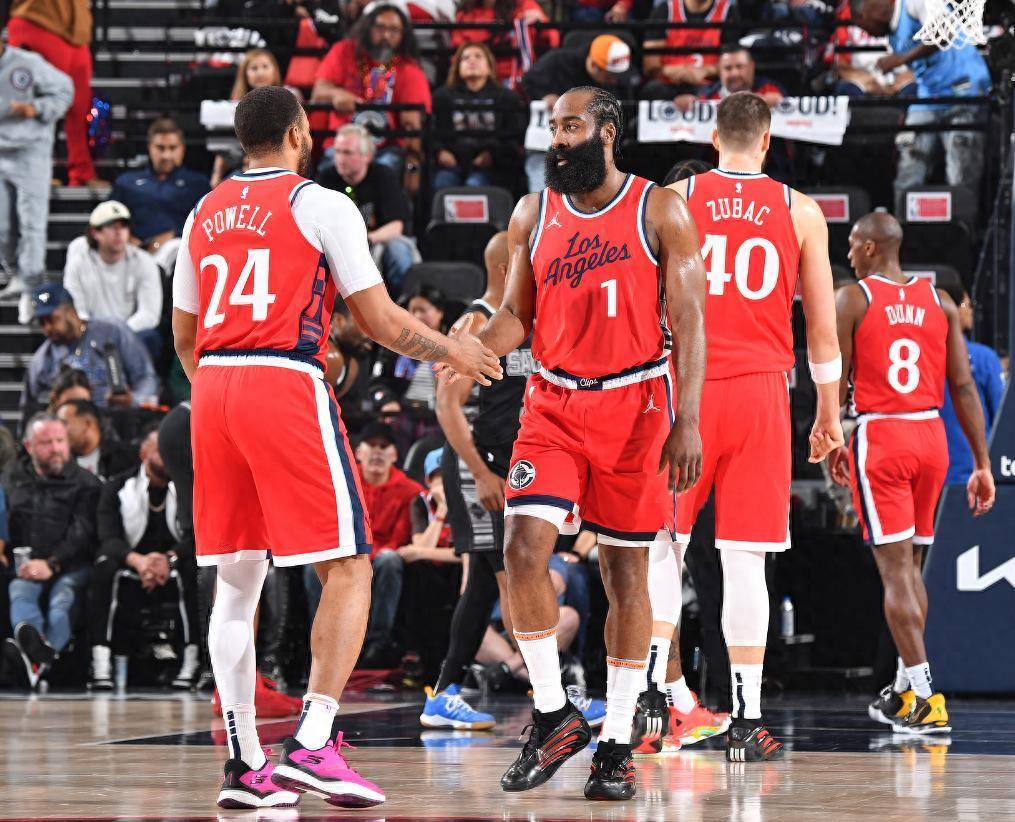 马刺绝杀深圳队，哈登统治全场