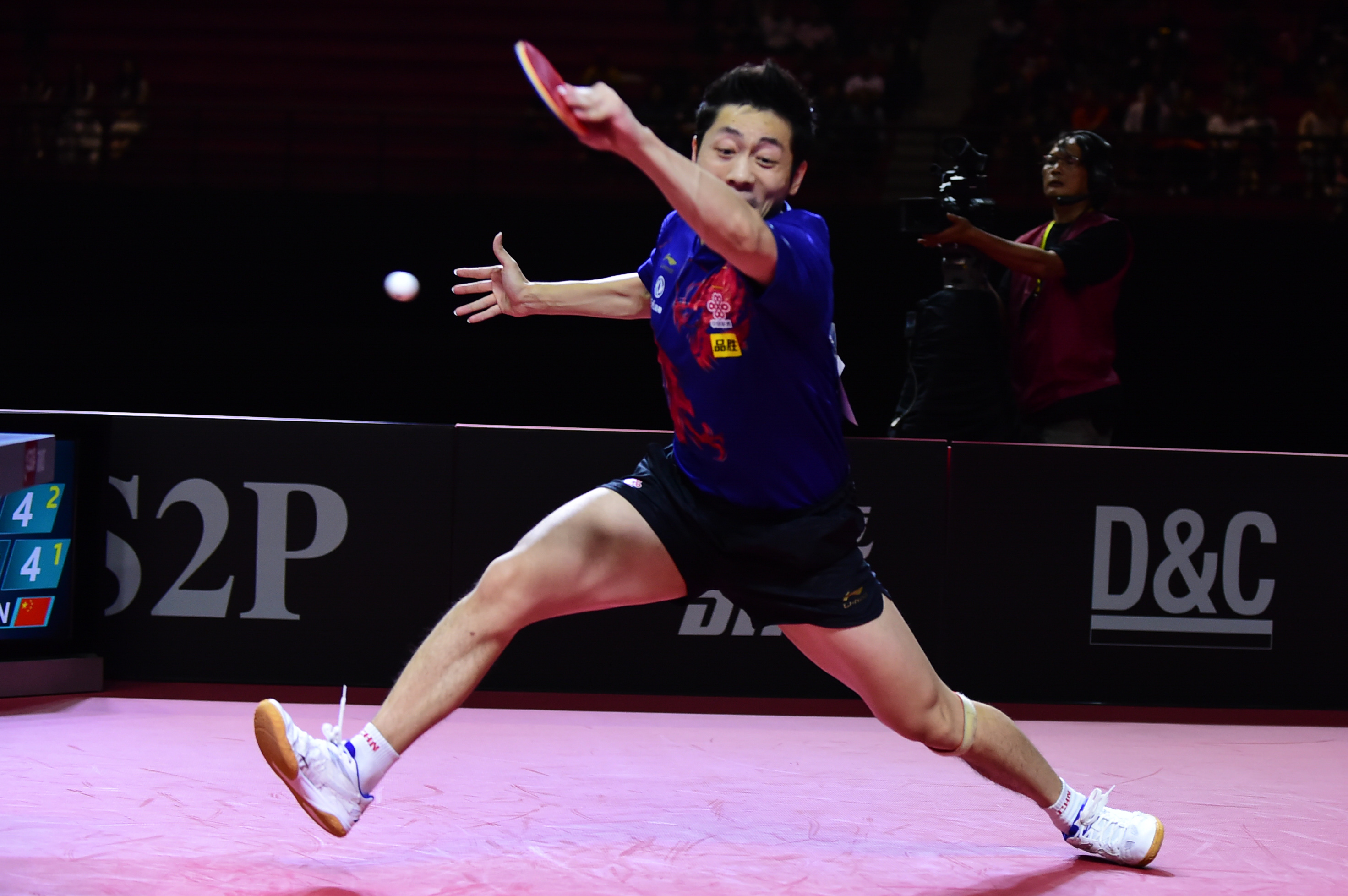 波兰乒乓球队险胜瑞典乒乓球队，许昕高光表现