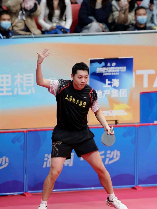 波兰乒乓球队险胜瑞典乒乓球队，许昕高光表现