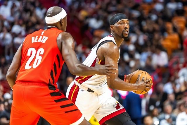 热火狂胜开拓者赛后激情庆祝