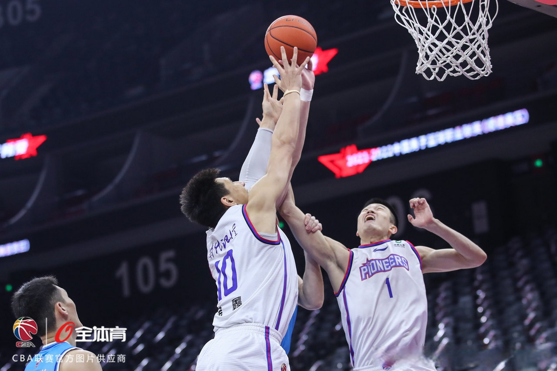 抢眼传球策应助攻队友得分获胜 抢眼传球策应助攻队友得分获胜