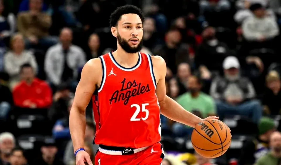 快船主场险胜国王，保持不败势头