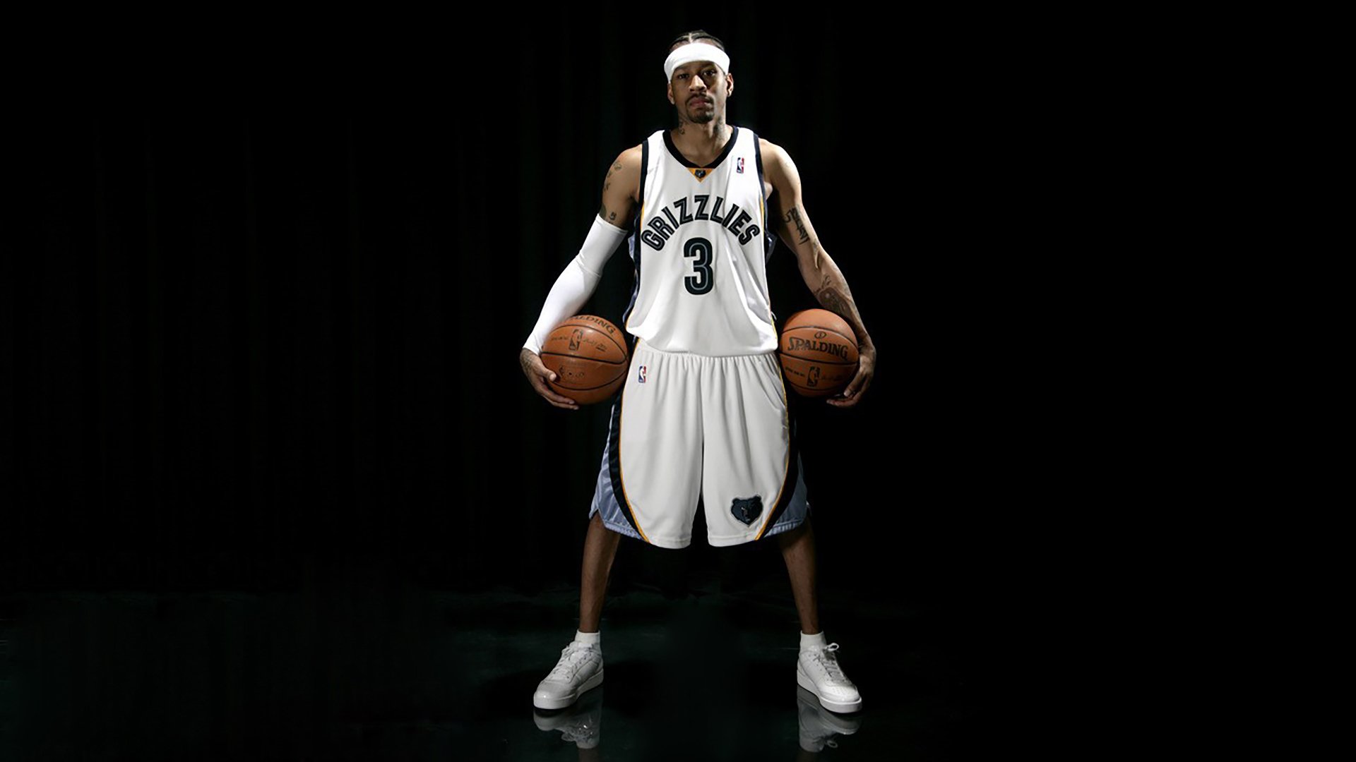 火力全开!湖人进攻体系全面压制广东,西亚卡姆防守铁闸成胜负关键