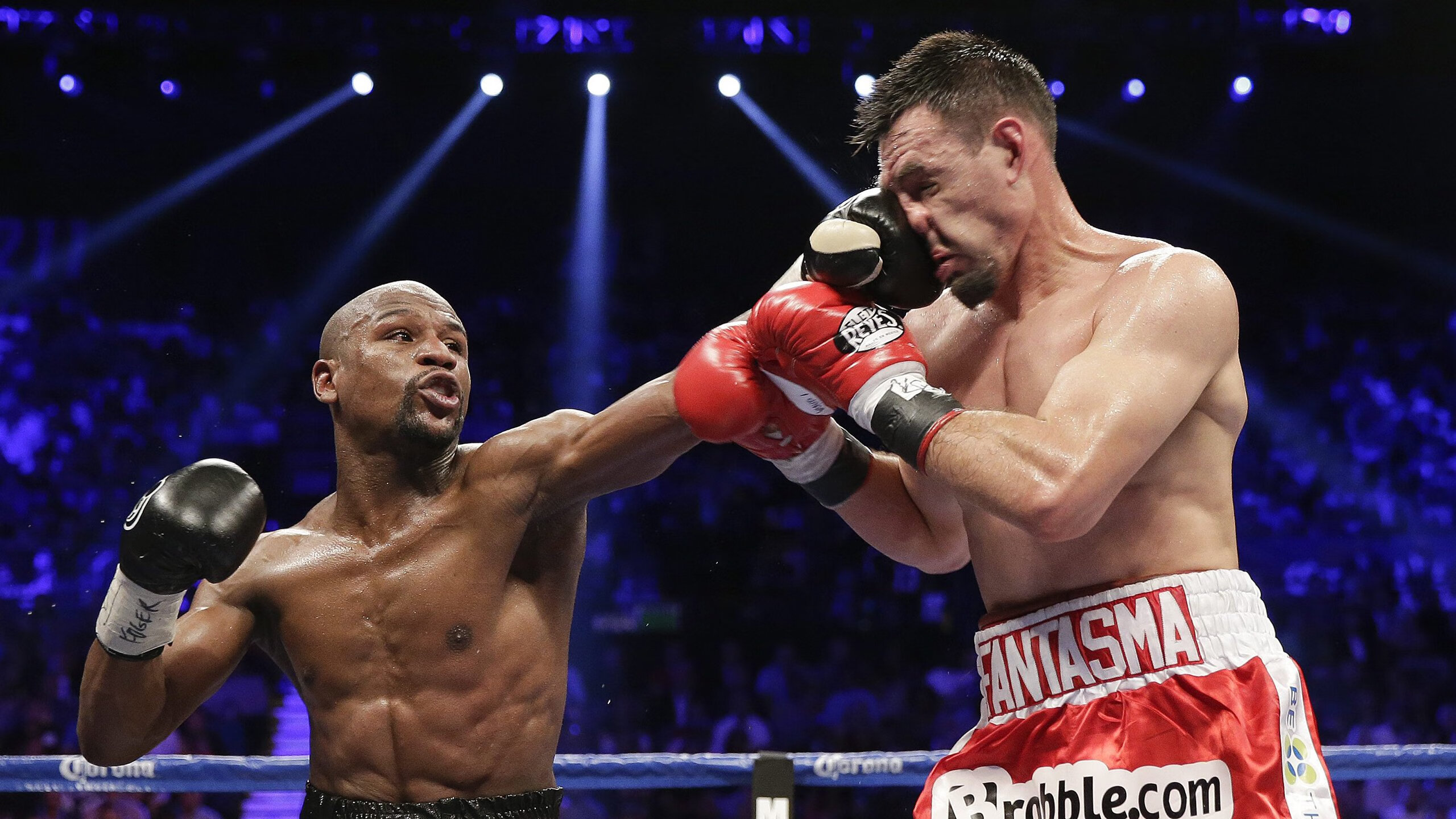 霓虹赛道，王者之心，霍勒迪的F1街道赛夜战传奇