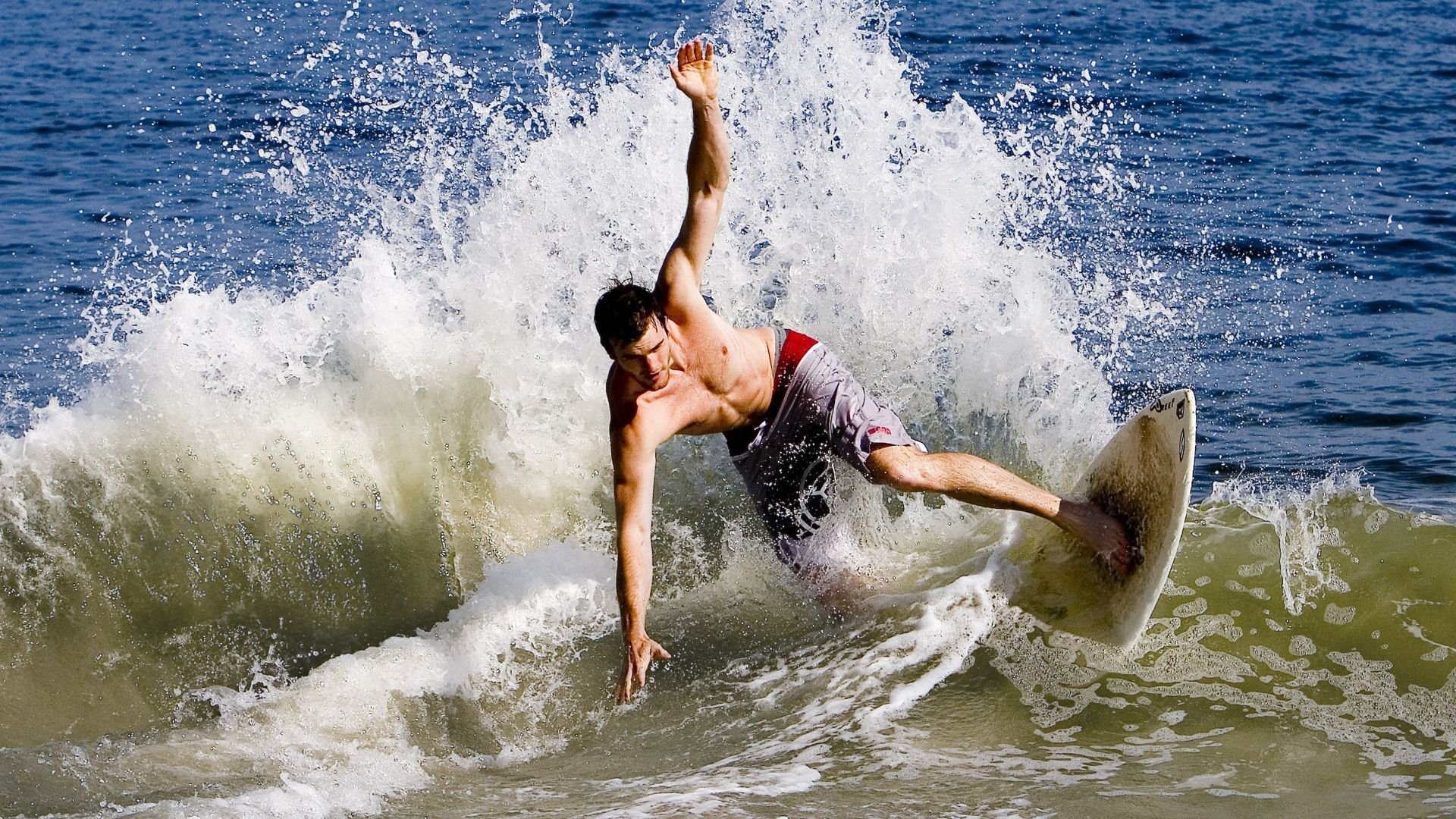 绝境中的领航者,诺里斯扛起全队,红牛车队史诗级翻盘哈斯车队